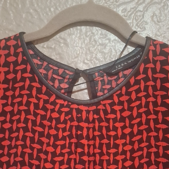 Zara Wome's Red and Black Geometric Blouse Size M - Picture 3 of 10